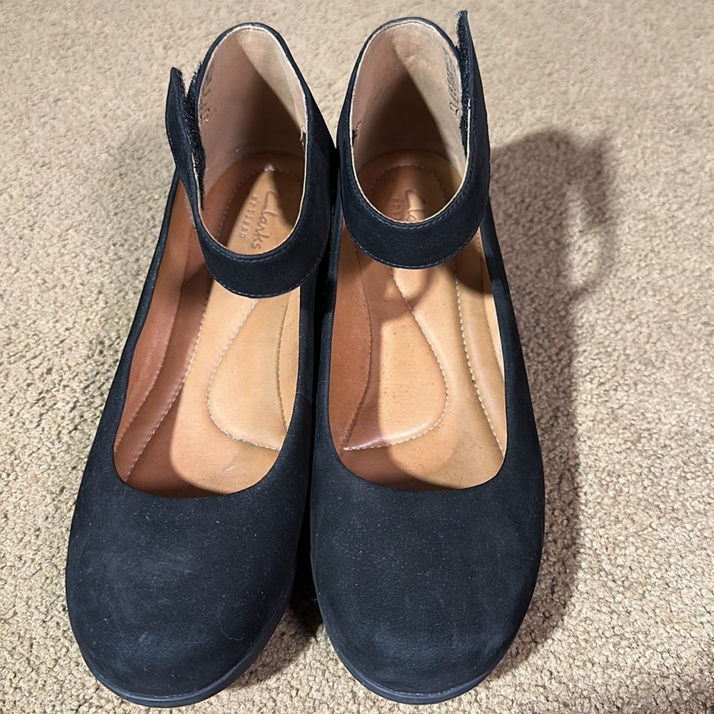 CLARKS artisan Claribel Fame leather wedge 8.5 Wide width